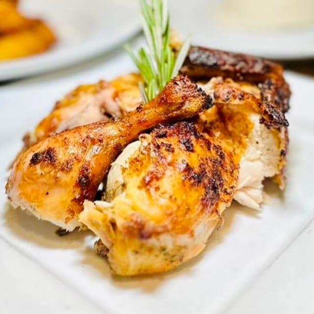 1/2 Roasted Chicken / 1/2 Pollo Dorado.