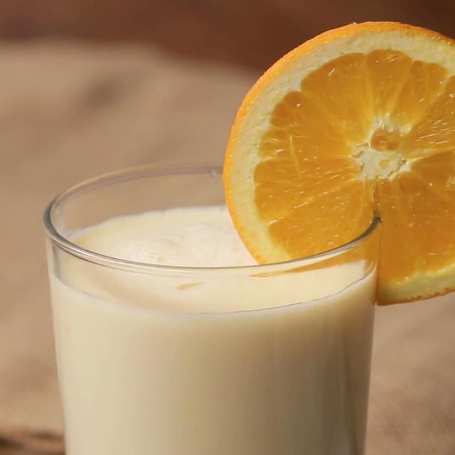 Orange & Milk Juice / Morir Soñando.