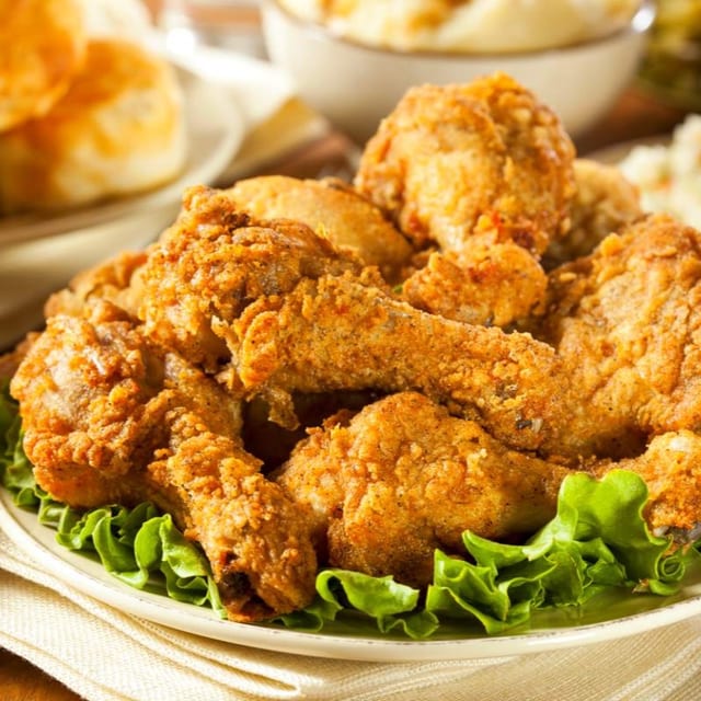 Fried Chicken / Pica Pollo Dorado.