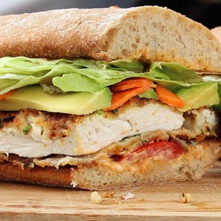 Grilled Chicken Sandwich / Sandwich De Pechuga De Pollo a La Parrilla