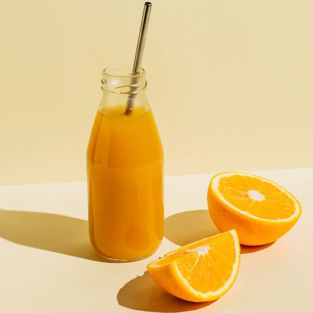 Jugo de Naranja/ Fresh Squeezed Orange Juice.